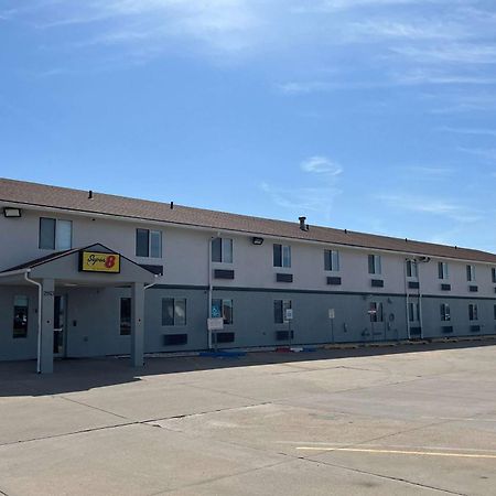Super 8 By Wyndham Emporia Motel Exterior photo