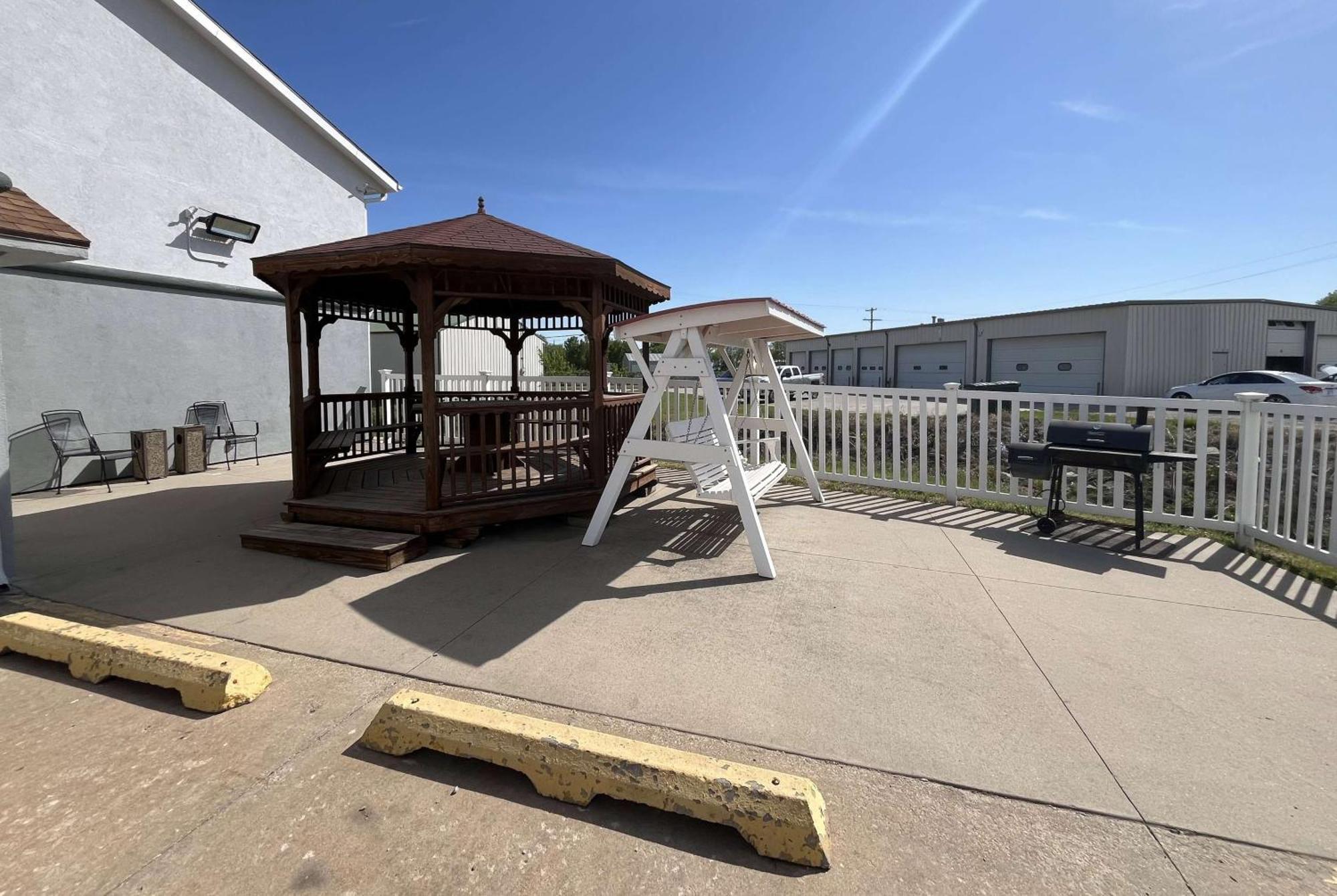 Super 8 By Wyndham Emporia Motel Exterior photo